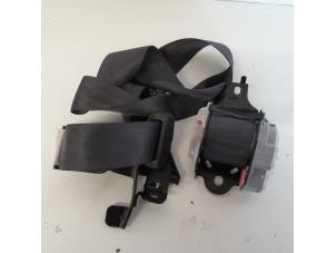 Used Rear seatbelt, left Honda Jazz (GE6/GE8/GG/GP) 1.4 VTEC 16V Price € 36,75 Margin scheme offered by Reclycar De Boer BV