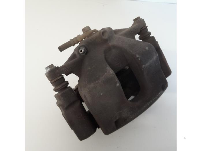 Gebrauchte Bremszange rechts vorne Toyota Avensis Wagon (T27) 2.2 16V D-4D-F 150 Preis € 15,75 Margenregelung angeboten von Reclycar De Boer BV
