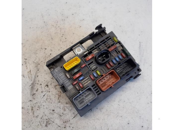 Fuse box Peugeot 3008 I 1.6 HDiF 16V 12173302 DELPHI