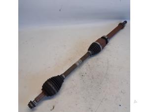 Used Front drive shaft, right Renault Clio IV Estate/Grandtour (7R) 1.5 Energy dCi 90 FAP Price € 42,00 Margin scheme offered by Reclycar De Boer BV