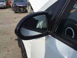Begagnade Skärmspegel, vänster Opel Corsa D 1.2 16V Pris € 31,50 Marginaltabell erbjuds av Reclycar De Boer BV