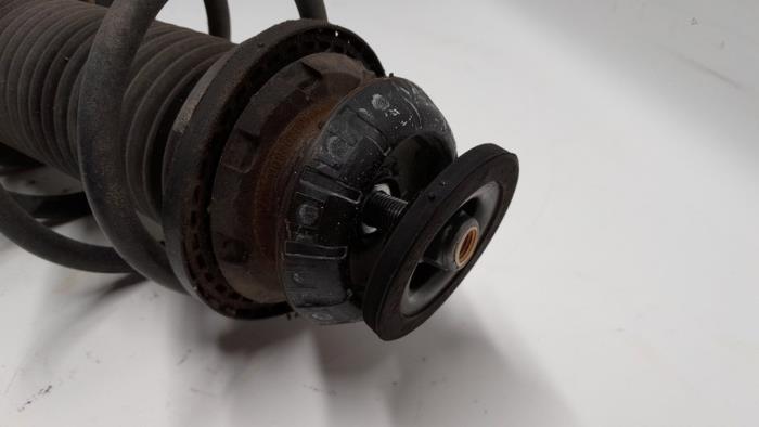 Fronts shock absorber, left from a Renault Clio V (RJAB) 1.0 TCe 90 12V 2021