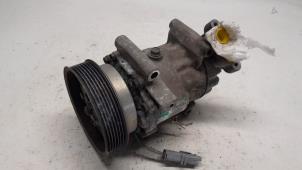 Używane Pompa klimatyzacji Renault Twingo II (CN) 1.2 Cena € 78,75 Procedura marży oferowane przez Reclycar De Boer BV