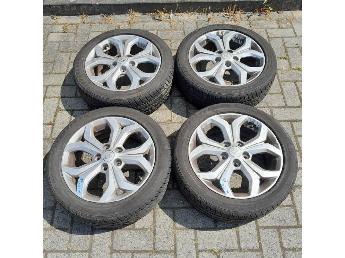 Set of sports wheels + winter tyres from a Hyundai iX20 (JC) 1.4 CRDi 16V 2014