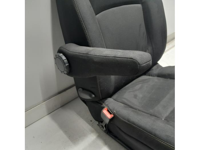 Sitz links van een Renault Trafic (1FL/2FL/3FL/4FL) 1.6 dCi 95 2018