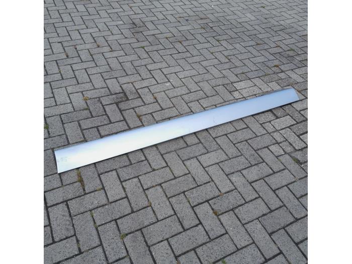 Side skirt, left from a BMW 3 serie Compact (E46/5) 316ti 16V 2001