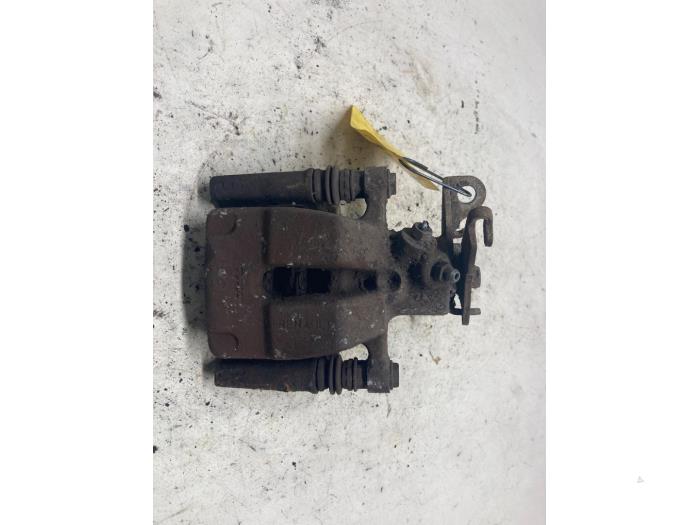 Gebrauchte Bremszange links hinten Renault Megane III Grandtour (KZ) 1.5 dCi 110 Preis € 36,75 Margenregelung angeboten von Reclycar De Boer BV