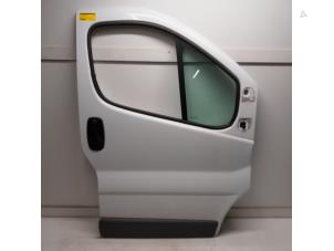 Używane Drzwi prawe wersja 2-drzwiowa Renault Trafic New (FL) 2.0 dCi 16V 90 Cena € 105,00 Procedura marży oferowane przez Reclycar De Boer BV