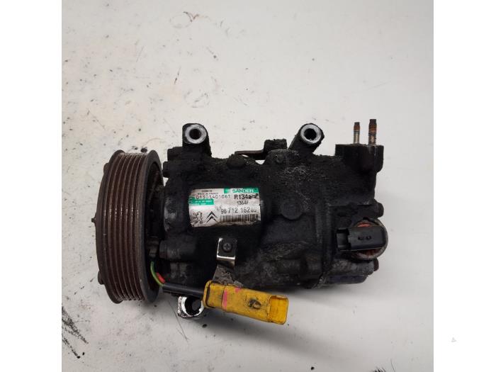 Air conditioning pump from a Peugeot 207 SW (WE/WU) 1.6 HDi 16V 2010