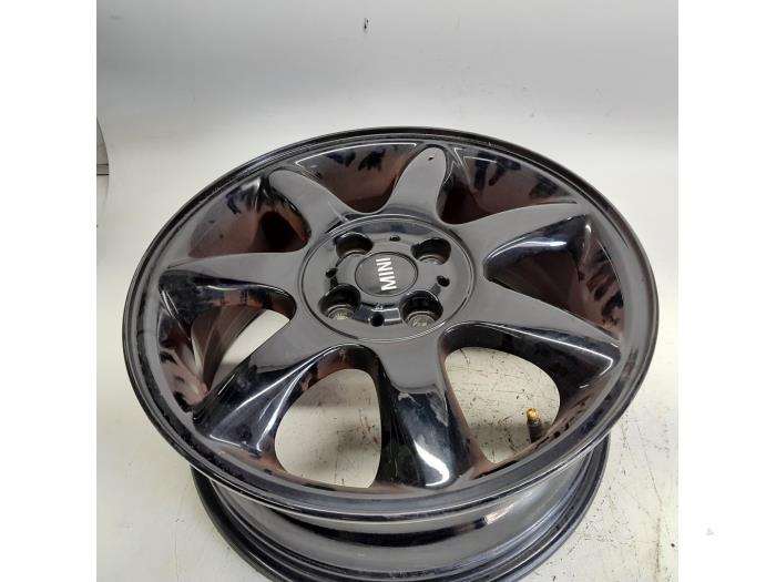 Używane Obrecz BMW Mini (R50/53) 1.6 16V Cooper Cena € 78,75 Procedura marży oferowane przez Reclycar De Boer BV