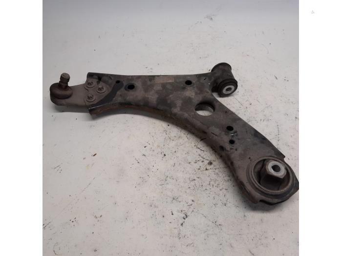 Front lower wishbone, left from a Fiat Tipo (356W/357W) 1.6 D 16V Multijet 2017