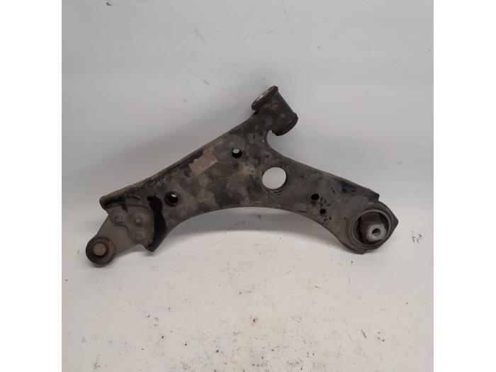 Front lower wishbone, left from a Fiat Tipo (356W/357W) 1.6 D 16V Multijet 2017