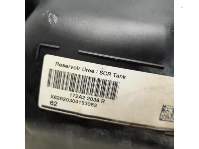 Adblue Tank van een Renault Master IV (FV) 2.3 dCi 125 16V FWD 2019