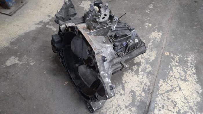 Gearbox from a Peugeot 607 (9D/U) 2.2 HDiF 16V 2006
