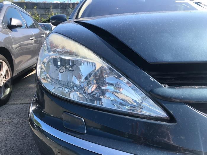 Headlight, right from a Peugeot 607 (9D/U) 2.2 HDiF 16V 2006