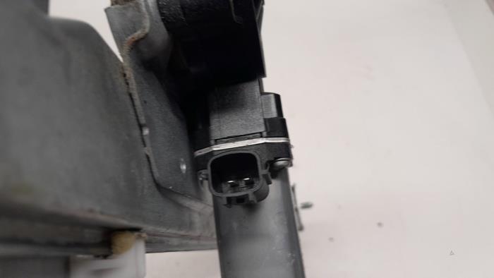 Window mechanism 4-door, front right from a Dacia Duster (HS) 1.2 TCE 16V 2016