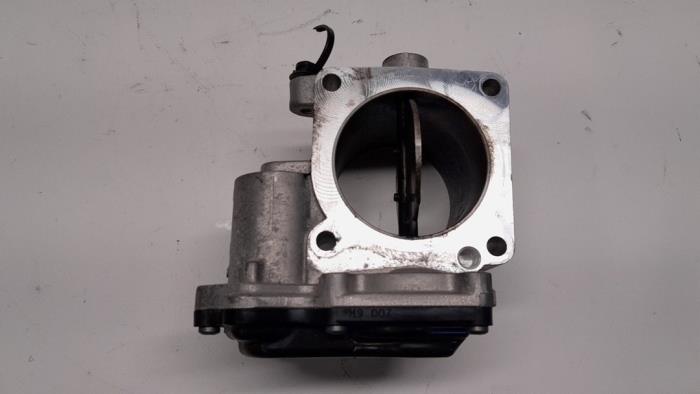 Throttle body from a Renault Master IV (MA/MB/MC/MD/MH/MF/MG/MH) 2.3 dCi 135 16V FWD 2022