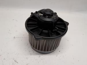 Usados Motor de ventilador de calefactor Honda Jazz (GD/GE2/GE3) 1.2 i-DSi Precio € 36,75 Norma de margen ofrecido por Reclycar De Boer BV