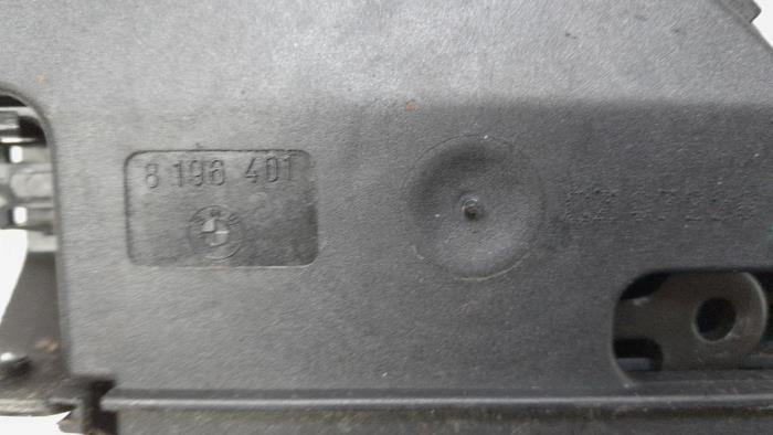Mecanismo de cierre del portón trasero de un BMW 1 serie (E87/87N) 116i 1.6 16V 2007