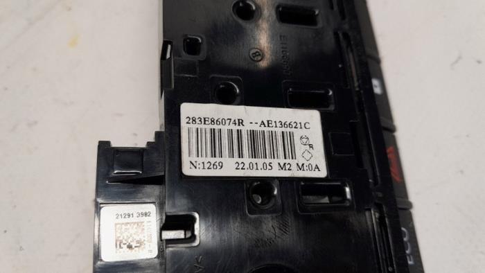 Panikbeleuchtung Schalter van een Renault Master IV (MA/MB/MC/MD/MH/MF/MG/MH) 2.3 dCi 135 16V FWD 2022