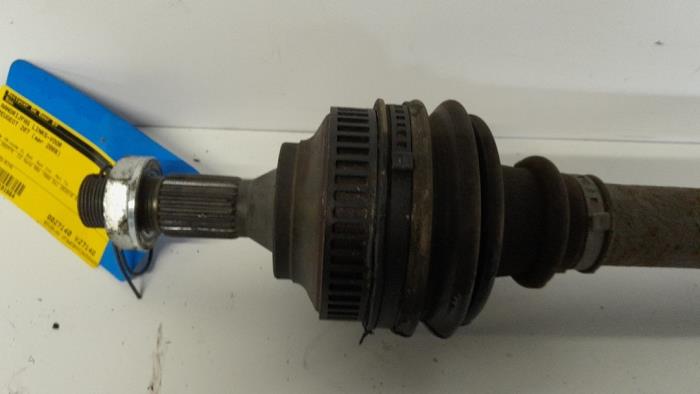 Front drive shaft, left from a Peugeot 207 SW (WE/WU) 1.6 HDi 16V 2008