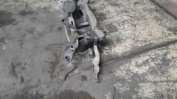 Subframe from a Nissan Qashqai (J10) 1.6 16V 2010