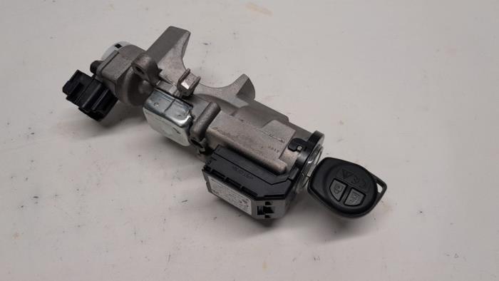 Używane Stacyjka + Kluczyk Suzuki Vitara (LY/MY) 1.4 Booster Jet Turbo 16V SHVS AllGrip Cena € 52,50 Procedura marży oferowane przez Reclycar De Boer BV