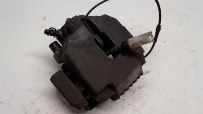 Gebrauchte Bremszange links vorne BMW 5 serie Touring (E61) 525i 24V Preis € 15,75 Margenregelung angeboten von Reclycar De Boer BV