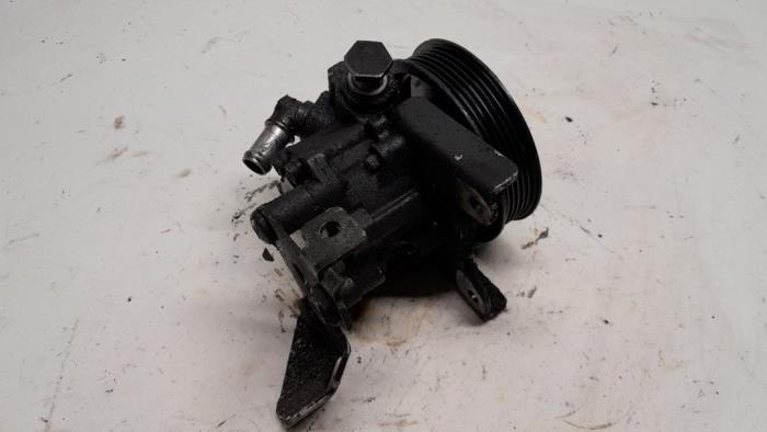 Power steering pump from a BMW 5 serie Touring (E61) 525i 24V 2005