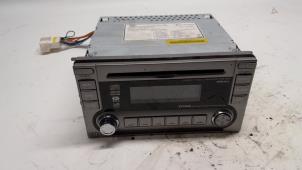 Używane Radioodtwarzacz CD Kia Sportage (JE) 2.0 CVVT 16V 4x4 Cena € 105,00 Procedura marży oferowane przez Reclycar De Boer BV