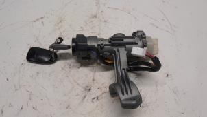Used Ignition lock + key Kia Sportage (JE) 2.0 CVVT 16V 4x4 Price € 78,75 Margin scheme offered by Reclycar De Boer BV