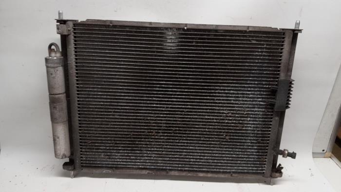 Radiator from a Renault Clio III (BR/CR) 1.2 16V 75 2007