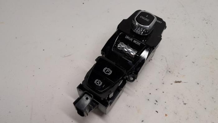 Start/stop switch from a Volvo XC90 II 2.0 T8 16V Twin Engine AWD 2015