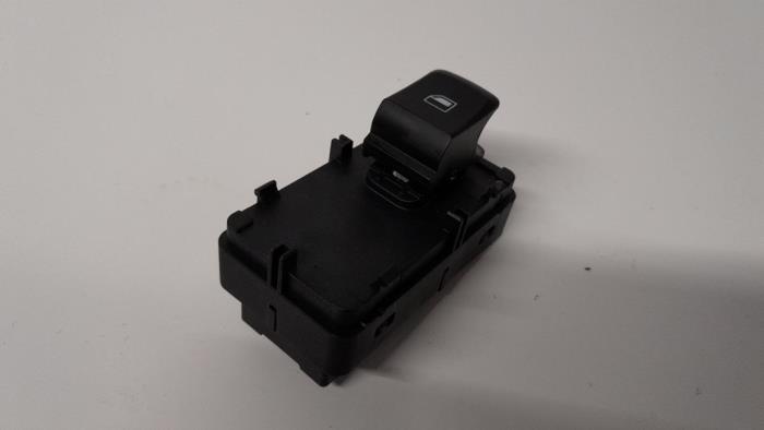 Usados Interruptor de ventanilla eléctrica MG ZS 1.5 VTi 16V Precio € 52,50 Norma de margen ofrecido por Reclycar De Boer BV