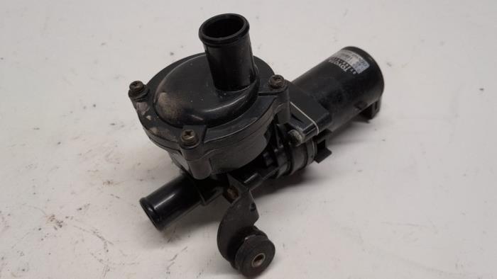 Begagnade Vattenpump Toyota Prius (NHW11L) 1.5 16V Pris € 52,50 Marginaltabell erbjuds av Reclycar De Boer BV