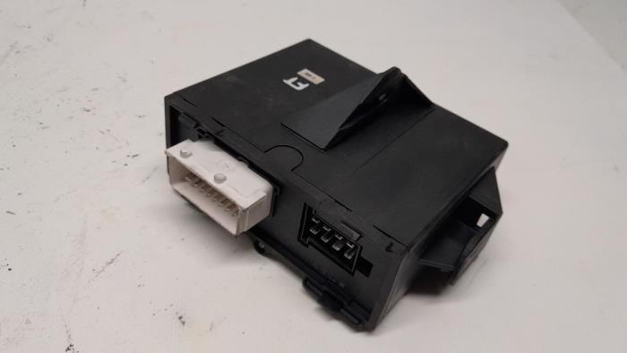 Używane Modul silnika tylnej klapy Peugeot 607 (9D/U) 2.2 HDiF 16V Cena € 157,50 Procedura marży oferowane przez Reclycar De Boer BV