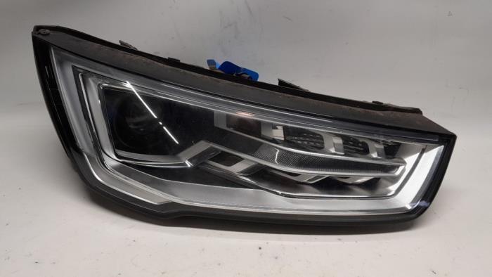 Headlight, right from a Audi A1 Sportback (8XA/8XF) 1.4 TFSI ACT 16V 2016