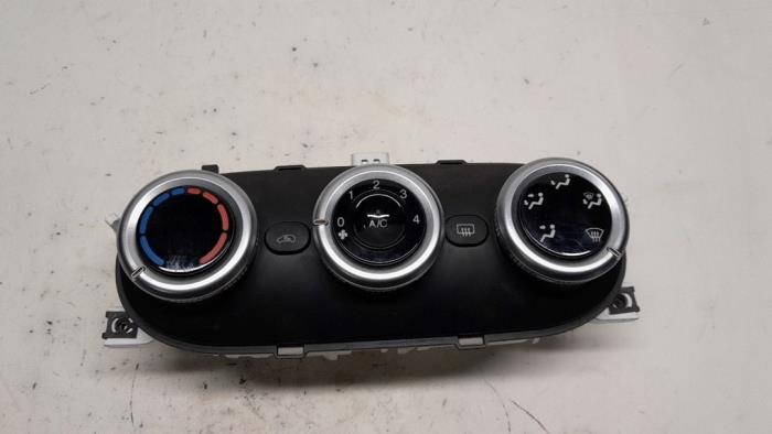 Panel de control de calefacción de un Fiat 500L (199) 1.6 D 16V Multijet II 2015