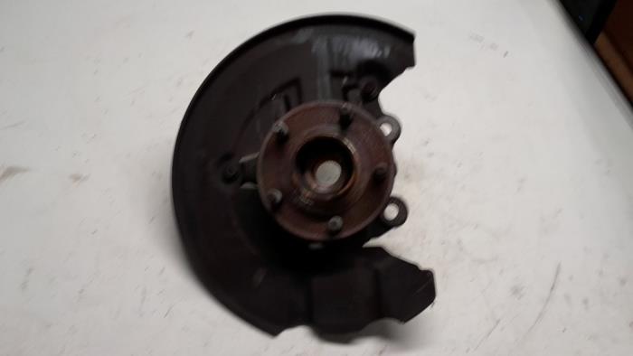 Front wheel hub from a Ford Transit Connect (PJ2) 1.5 TDCi 2017