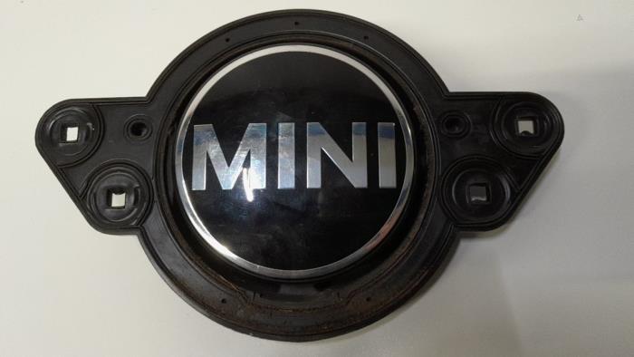 Używane Uchwyt tylnej klapy Mini Countryman (R60) 2.0 Cooper SD 16V Cena € 52,50 Procedura marży oferowane przez Reclycar De Boer BV