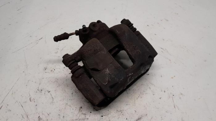 Gebrauchte Bremszange rechts vorne Peugeot 207/207+ (WA/WC/WM) 1.6 16V VTi Preis € 15,75 Margenregelung angeboten von Reclycar De Boer BV