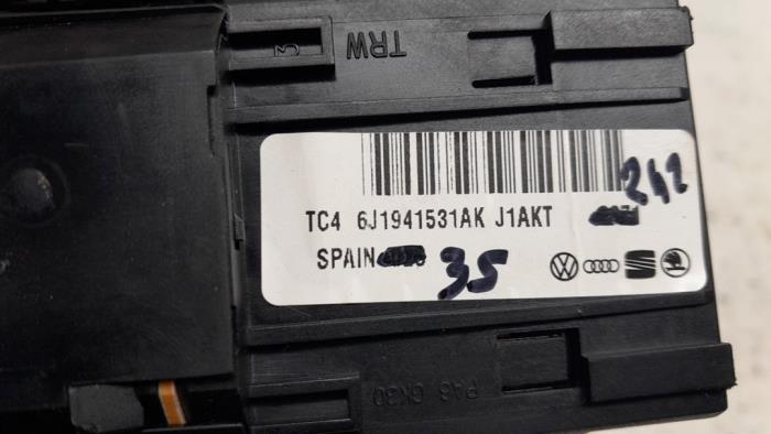 Interruptor de luz de un Seat Ibiza IV SC (6J1) 1.4 16V 2012