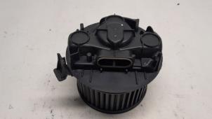Used Heating and ventilation fan motor Renault Twingo II (CN) 1.6 16V RS Price € 26,25 Margin scheme offered by Reclycar De Boer BV