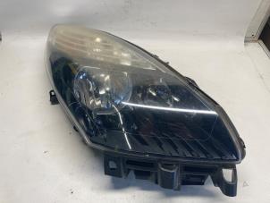 Used Headlight, right Renault Scénic III (JZ) 1.6 16V Price € 157,50 Margin scheme offered by Reclycar De Boer BV
