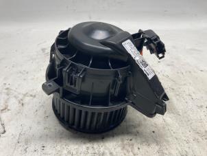 Usados Motor de ventilador de calefactor Skoda Kamiq 1.0 TSI 12V Precio € 105,00 Norma de margen ofrecido por Reclycar De Boer BV