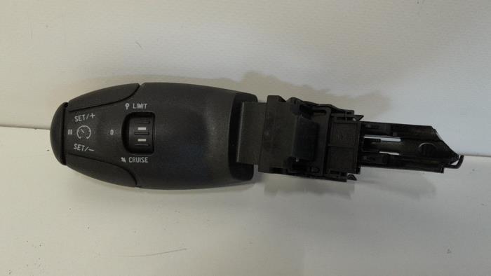 Begagnade Farthållarknapp Peugeot 308 SW (4E/H) 2.0 HDi 16V FAP Pris € 26,25 Marginaltabell erbjuds av Reclycar De Boer BV