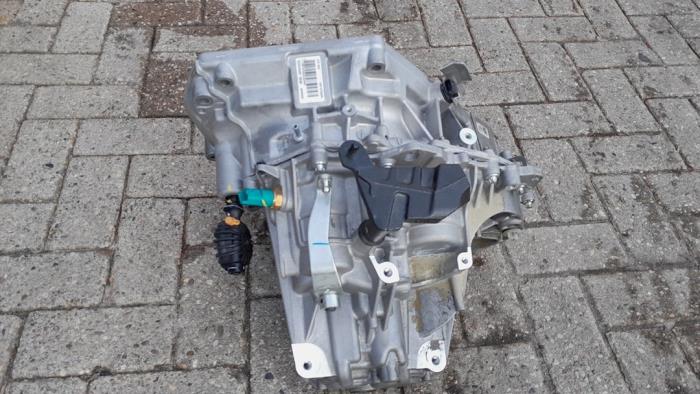 Getriebe van een Dacia Sandero III 1.0 TCe 100 12V Bi-Fuel 2023