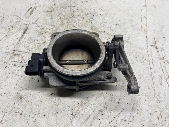 Throttle body from a Renault Clio II (BB/CB) 1.4 16V Si 2001