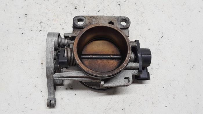 Throttle body from a Renault Clio II (BB/CB) 1.4 16V Si 2001