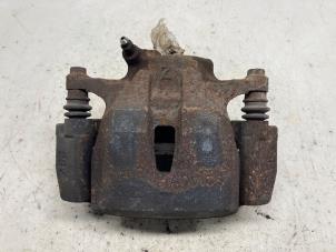 Used Front brake calliper, right Toyota RAV4 (A3) 2.2 D-4D 16V 4x4 Price € 36,75 Margin scheme offered by Reclycar De Boer BV